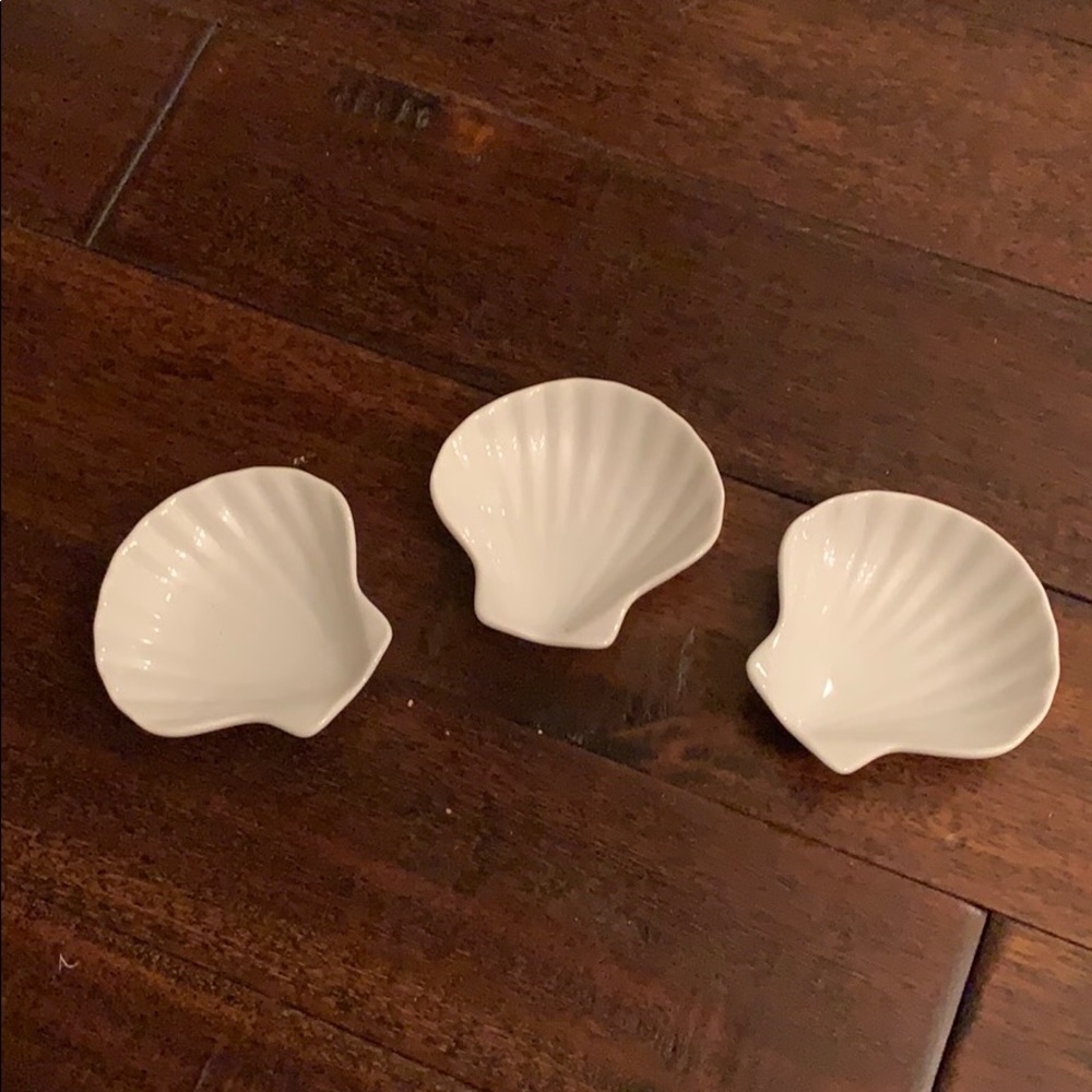 3 Ceramic Cachivaches White Scallop Mini Dishes